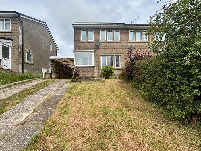 3 Bedroom Semi Detached House For Sale In Longlands Avenue, Denholme, Bradford, BD13