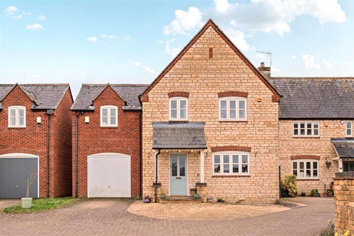 4 Bedroom Detached House For Sale In Duchess Gardens, Potterspury, NN12