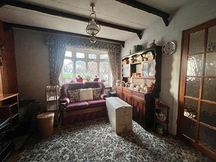 3 Bedroom End Of Terrace House For Sale In Kingstanding Road, Kingstanding, Birmingham, B44