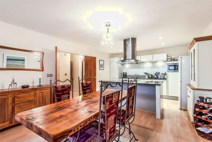 2 Bedroom Apartment To Rent In The Meridian, Kenavon Drive, Reading, Berkshire, RG1