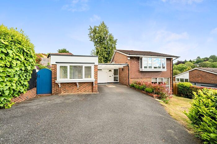 4 Bedroom Detached House For Sale In Dunedin Drive, Caterham, CR3