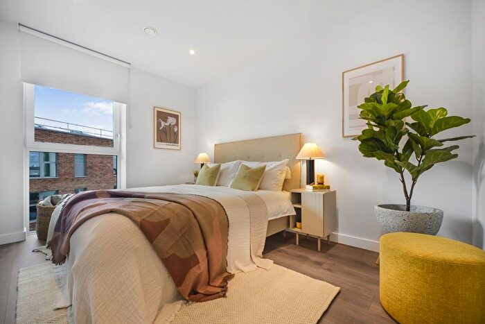 3 Bedroom Flat To Rent In Uncle, Deptford, SE8