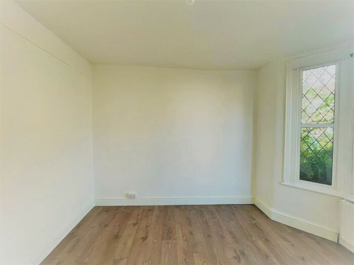 4 Bedroom Detached House To Rent In Lopen Road Edmonton London, N18