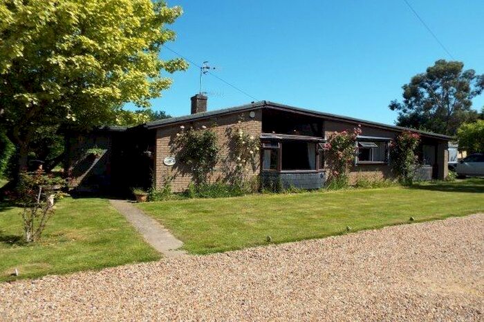 4 Bedroom Bungalow To Rent In Lealands Avenue, Tonbridge, TN11