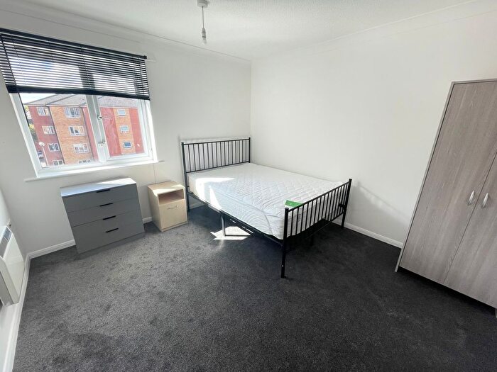 2 Bedroom Flat To Rent In Player Street, Nottingham, NG7