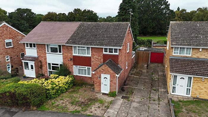 4 Bedroom Semi Detached House For Sale In Underwood Road, Reading, RG30