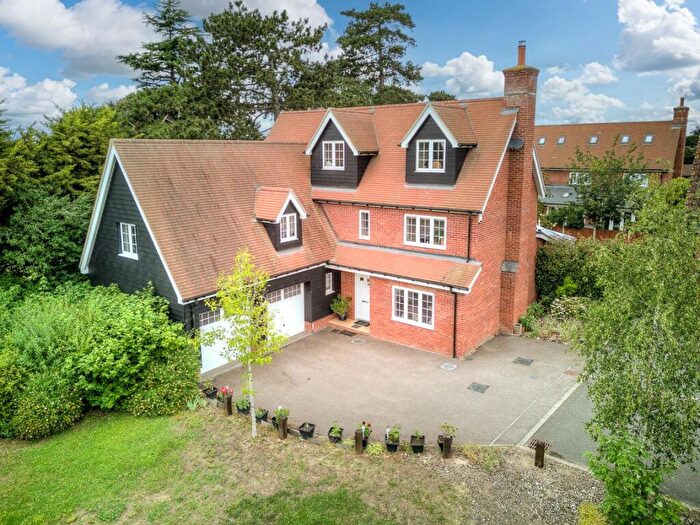 5 Bedroom Detached House For Sale In Dogrose Close, Chelmsford, CM1