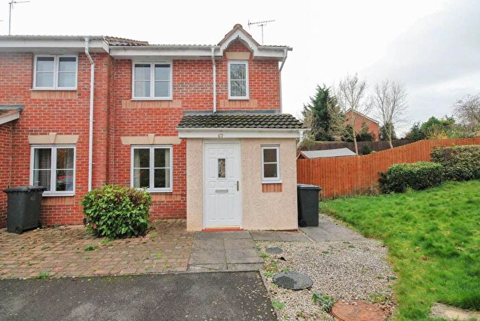 3 Bedroom Semi Detached House For Sale In Viaduct Close, Clifton Links, Rugby, CV21