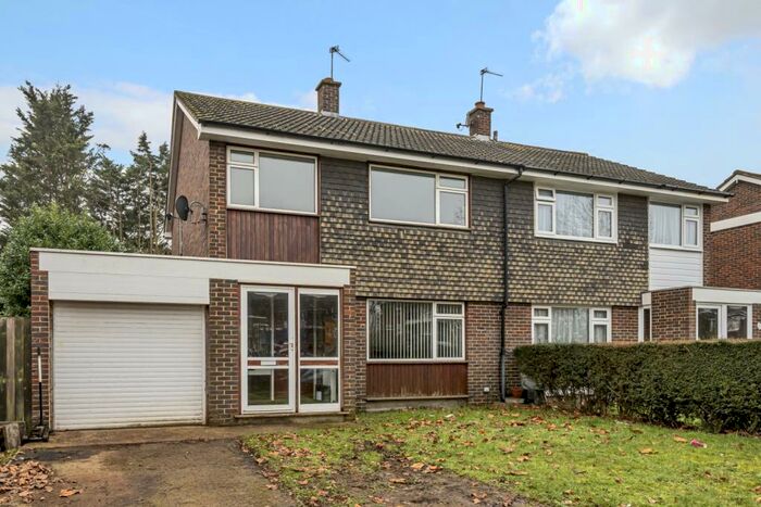 3 Bedroom Semi-Detached House To Rent In Northview Swanley, BR8