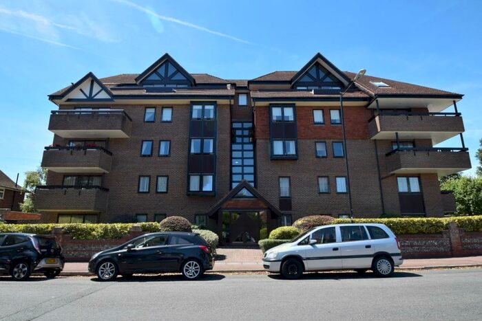 3 Bedroom Flat To Rent In Lower Meads, BN20