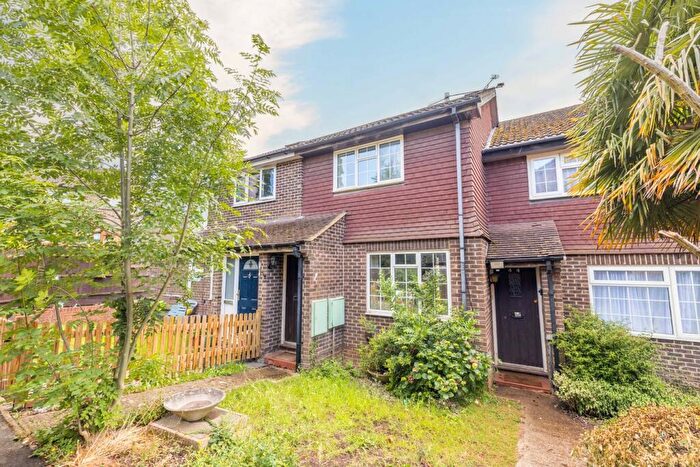 2 Bedroom Terraced House For Sale In Avebury, Slough, SL1