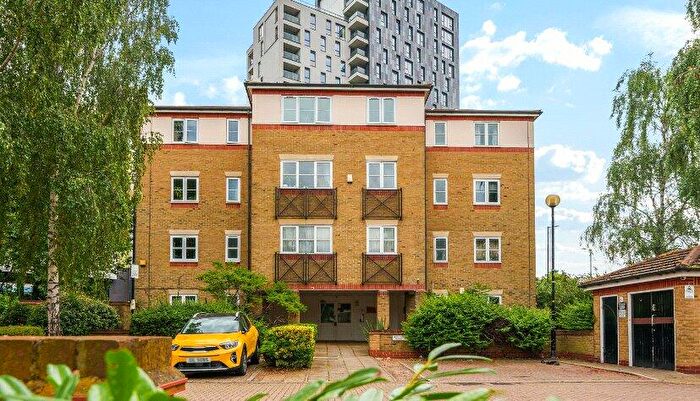 2 Bedroom Apartment To Rent In Culloden Close, London, SE16