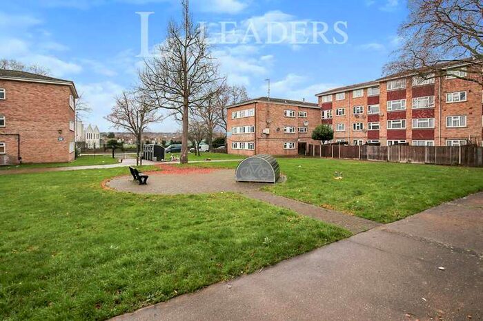 3 Bedroom Maisonette Flat To Rent In Hackington Cresscent, BR3