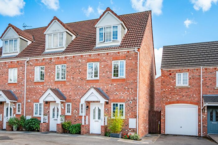 3 Bedroom Town House For Sale In Mallard Close, Osbaldwick, York, YO10