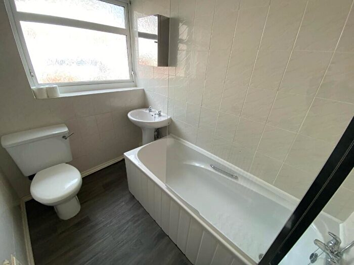 2 Bedroom Apartment To Rent In Chiswick Street, Leeds, West Yorkshire, LS6