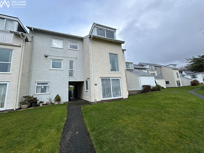 2 Bedroom Flat For Sale In Ffordd Glyder, Y Felinheli, Gwynedd, LL56