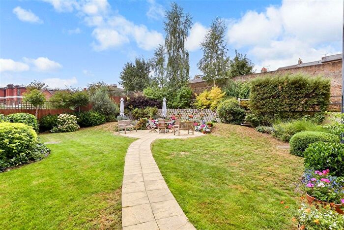 2 Bedroom Flat For Sale In King Street, Maidstone, Kent, ME14