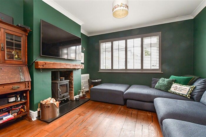 4 Bedroom Semi Detached House For Sale In Kingsdown Road, Sutton, Surrey, SM3