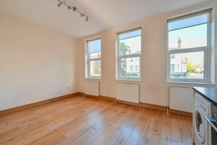 1 Bedroom Flat To Rent In High Road, East Finchley, London, N2