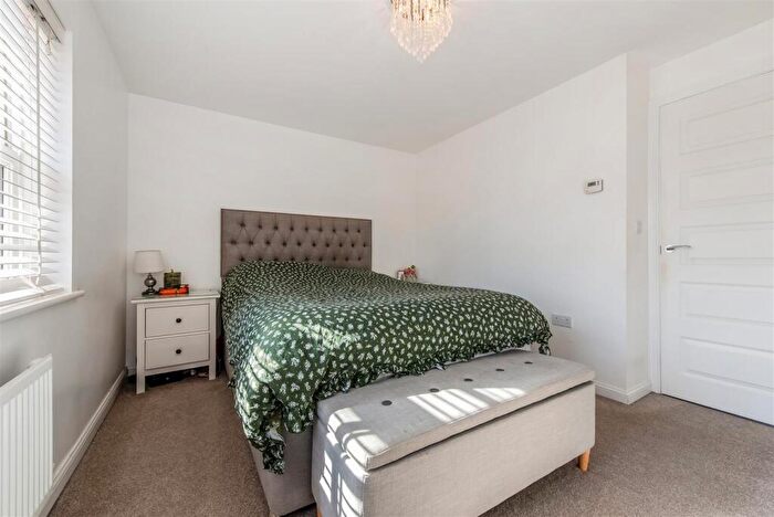 3 Bedroom Semi-Detached House For Sale In Bailey Road, Waterlooville, PO7