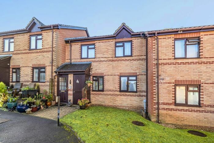 2 Bedroom Maisonette For Sale In Basingstoke, Hampshire, RG22