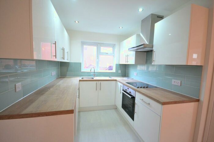 2 Bedroom Flat To Rent In Sterling Gardens, London, SE14