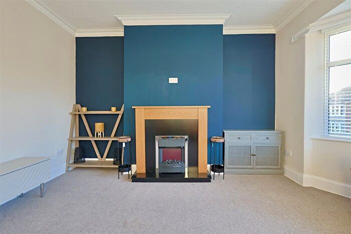 2 Bedroom Flat To Rent In Ferndene Grove, High Heaton, Newcastle Upon Tyne, NE7