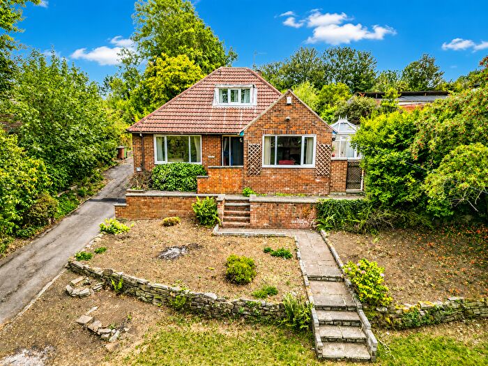 3 Bedroom Detached Bungalow For Sale In Knottingley Road, Pontefract, WF8