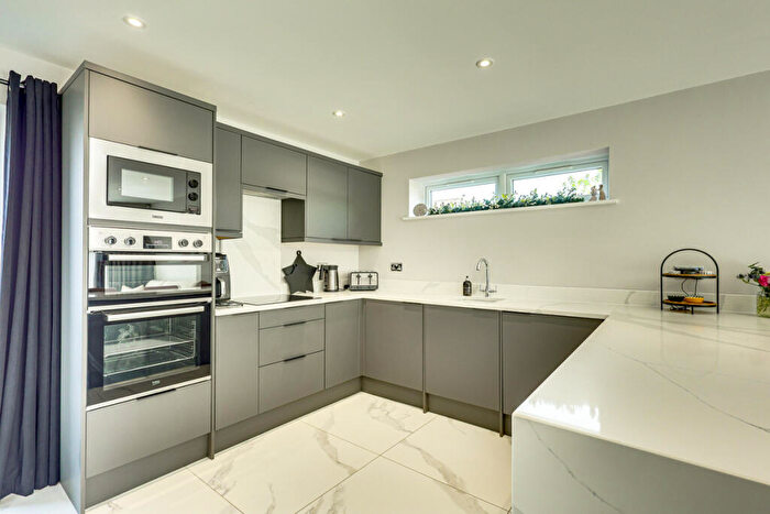 1 Bedroom Detached Bungalow For Sale In Kenilworth Gardens, Rayleigh, SS6