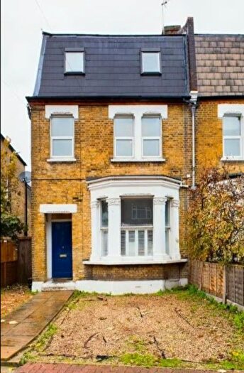 3 Bedroom Property To Rent In Kempshott Road, London, SW16