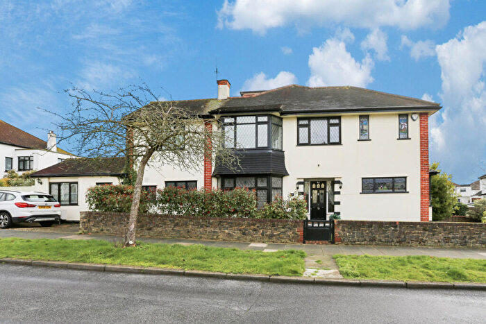 4 Bedroom Semi Detached House For Sale In Cottesmore Gardens, Leigh-on-sea, SS9