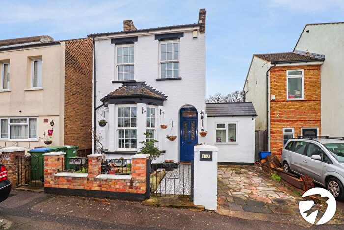 4 Bedroom Detached House For Sale In Raglan Road, Belvedere, DA17