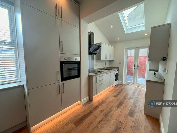 2 Bedroom Flat To Rent In Monmouth Street, Sheffield, S3