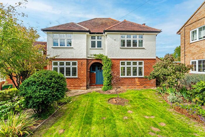 4 Bedroom Detached House For Sale In Watling Street, Park Street, St. Albans, Hertfordshire, AL2