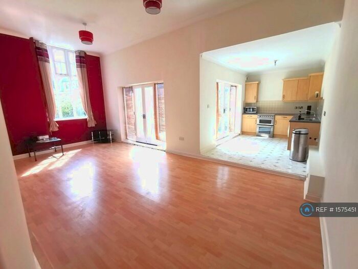 2 Bedroom Flat To Rent In High Street, Rochester, ME1