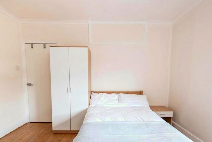 4 Bedroom Detached House For Sale In Paynes Road, Southampton, Hampshire, SO15