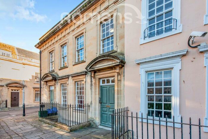 1 Bedroom Flat To Rent In Beauford Square, Bath, BA1