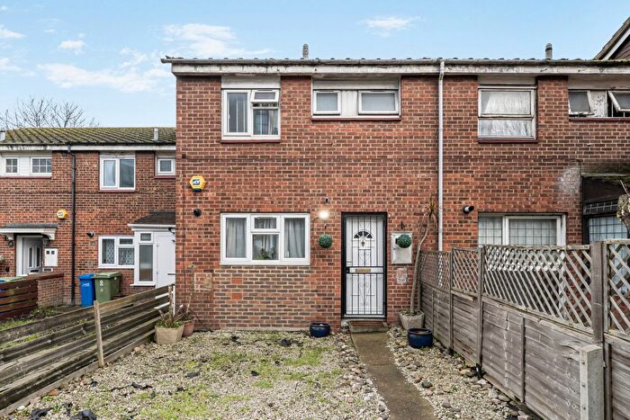 3 Bedroom Terraced House For Sale In Hanover Park, London, SE15