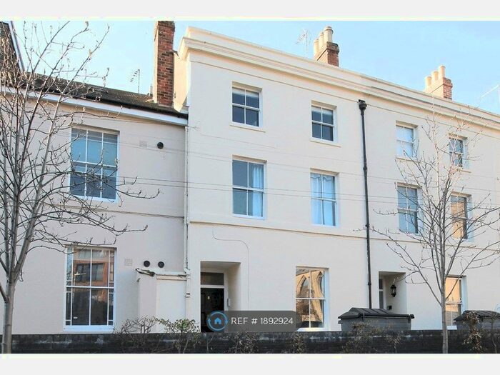 2 Bedroom Flat To Rent In Priory Place, Gloucester, GL1