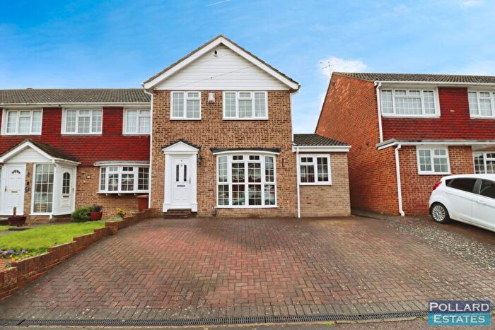 4 Bedroom End Of Terrace House For Sale In Lambourne Place, Rainham, ME8