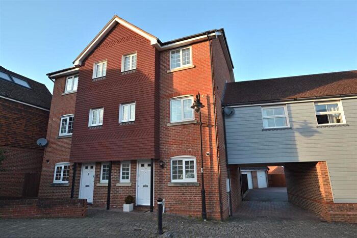 4 Bedroom House To Rent In Chertsey Street, Fleet, GU51