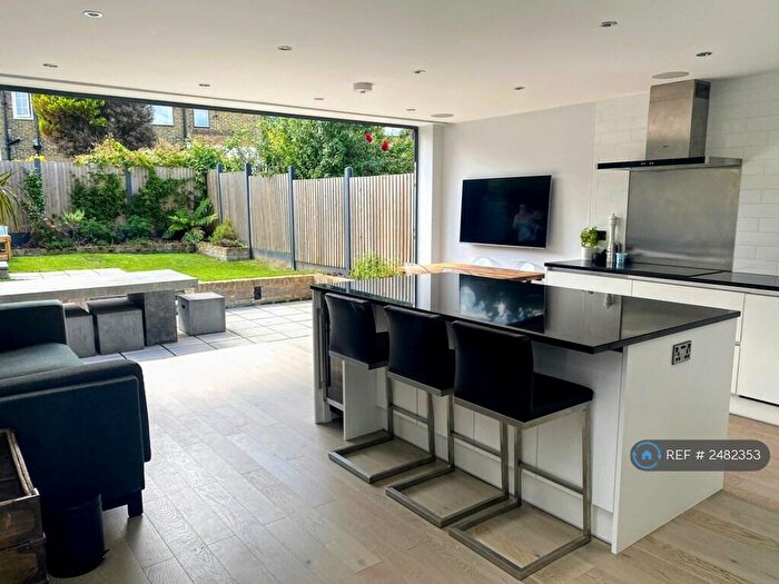 3 Bedroom Terraced House To Rent In Ivorydown, Bromley, BR1