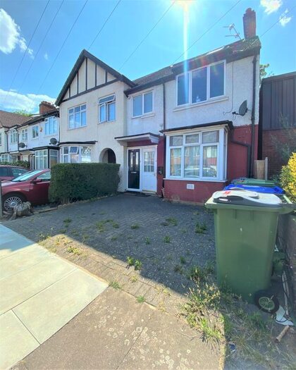1 Bedroom Maisonette To Rent In Frognal Avenue, Harrow-On-The-Hill, Harrow, HA1