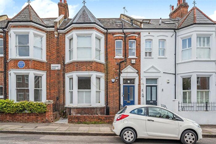 2 Bedroom Apartment For Sale In Pandora Road, West Hampstead, London, NW6