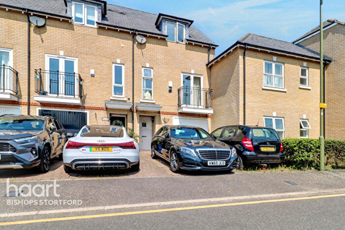3 Bedroom Town House For Sale In Cavell Drive, Bishop's Stortford, CM23