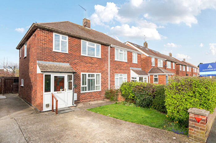 3 Bedroom Semi Detached House For Sale In Narbeth Drive, Aylesbury, Buckinghamshire, HP20