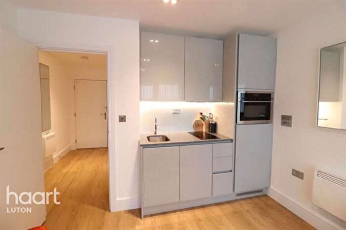 2 Bedroom Apartment To Rent In Laporte Way, Luton, LU4