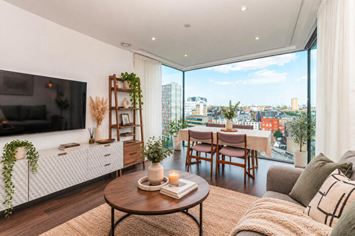 2 Bedroom Flat For Sale In Piazza Walk, London, E1