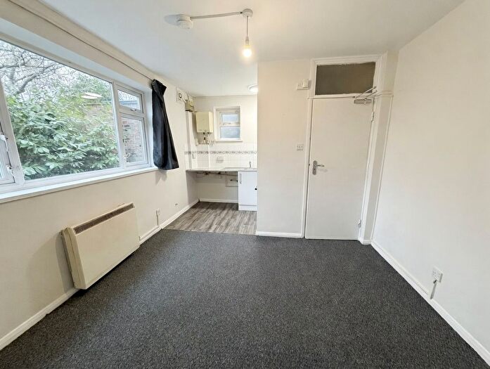 Studio To Rent In Askew Crescent, London, W12