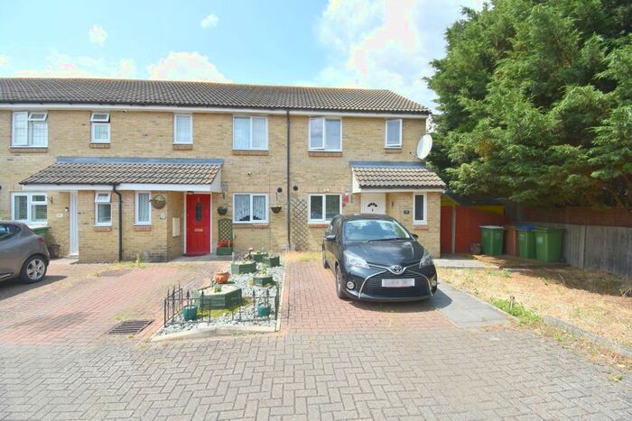 3 Bedroom End Of Terrace House To Rent In Birchington Close, Bexleyheath, DA7